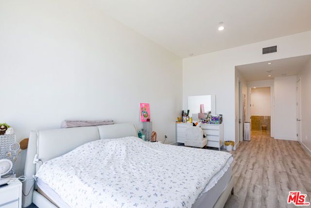 3223 W 6th Street 902, Los Angeles, CA 90020