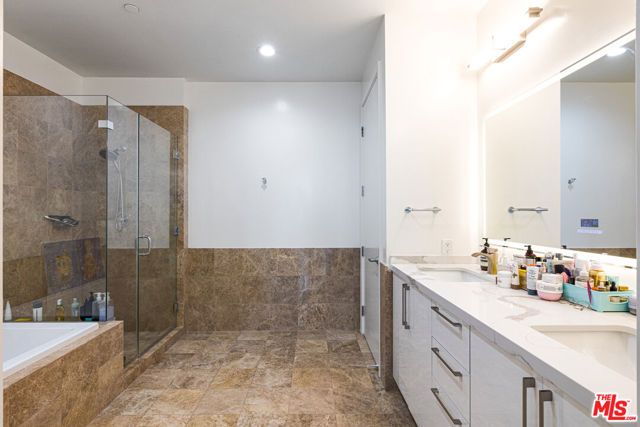 3223 W 6th Street 902, Los Angeles, CA 90020