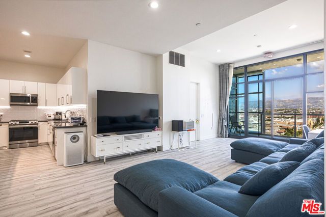 3223 W 6th Street 902, Los Angeles, CA 90020