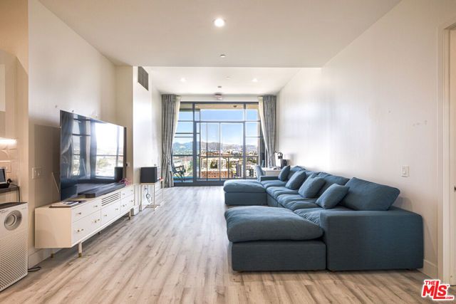 3223 W 6th Street 902, Los Angeles, CA 90020