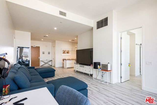 3223 W 6th Street 902, Los Angeles, CA 90020