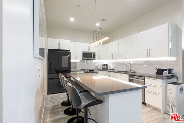 3223 W 6th Street 902, Los Angeles, CA 90020