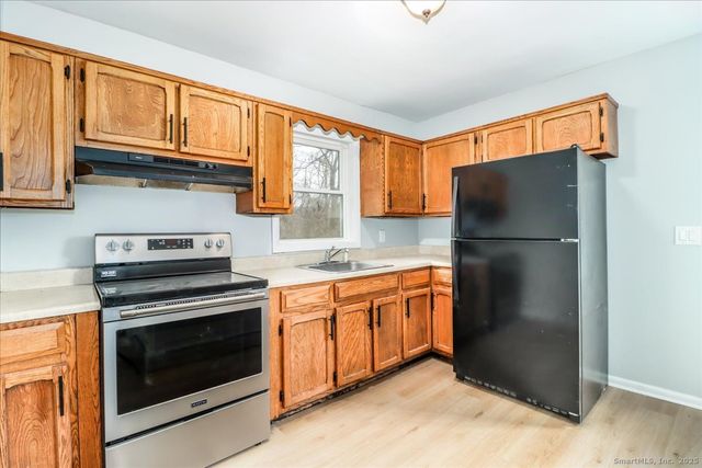 32 Pleasant Street, Bethel, CT 06801