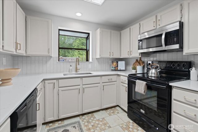 1340 NW Huckle Drive, Bremerton, WA 98311