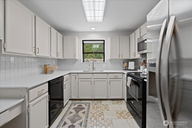 1340 NW Huckle Drive, Bremerton, WA 98311