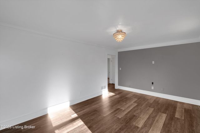 4215 Alton Rd, Louisville, KY 40207