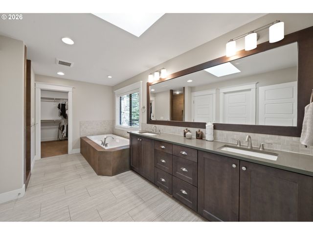 14144 GOODALL Rd, Lake Oswego, OR 97034