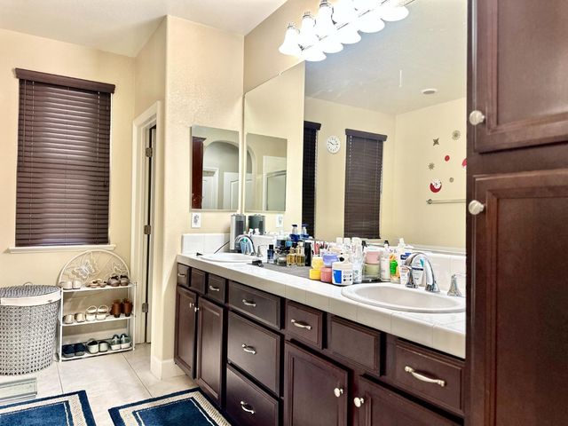 9817 Collie Way, Elk Grove, CA 95757