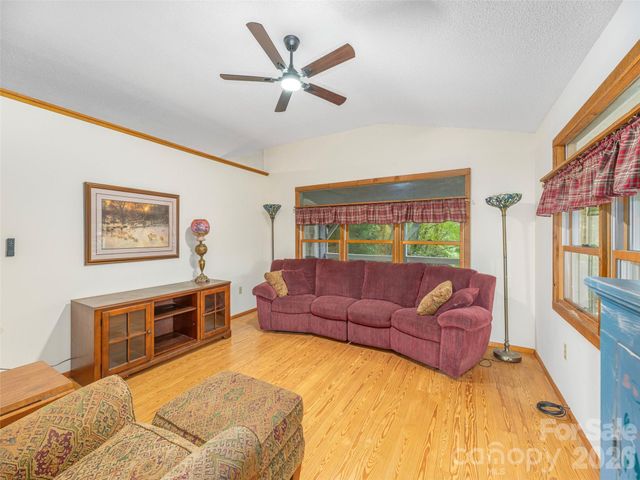 212 Torda Trace, Waynesville, NC 28786