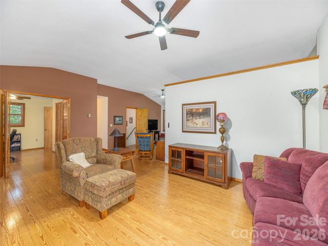 212 Torda Trace, Waynesville, NC 28786