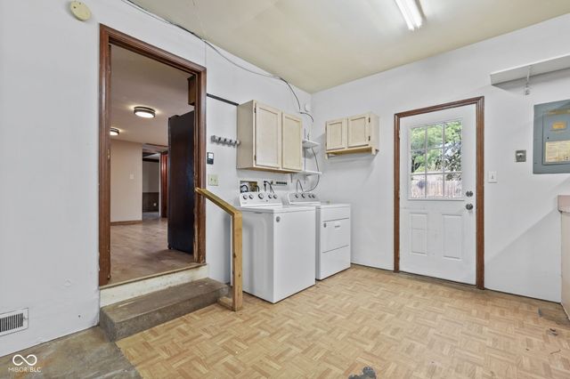 725 Summitcrest Drive, Indianapolis, IN 46241