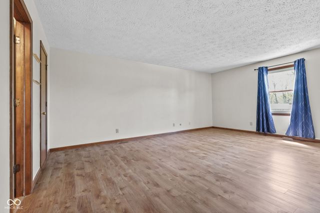 725 Summitcrest Drive, Indianapolis, IN 46241