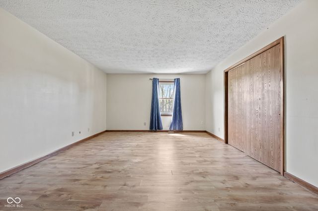 725 Summitcrest Drive, Indianapolis, IN 46241