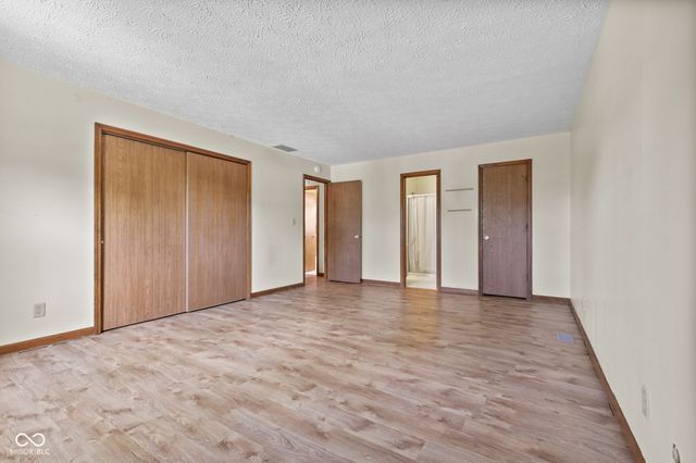 725 Summitcrest Drive, Indianapolis, IN 46241