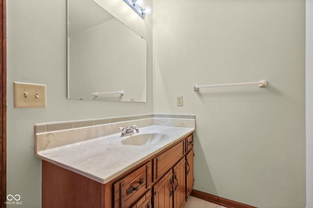 725 Summitcrest Drive, Indianapolis, IN 46241