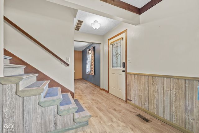 725 Summitcrest Drive, Indianapolis, IN 46241