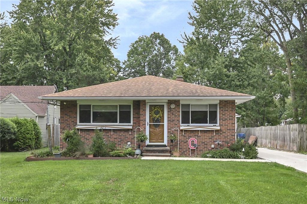 4695 Martin Drive, North Olmsted, OH 44070