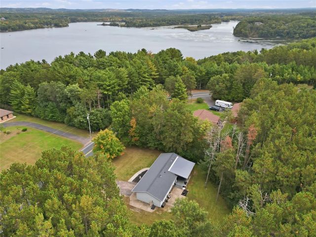 435 S Beach Drive, Altoona, WI 54720