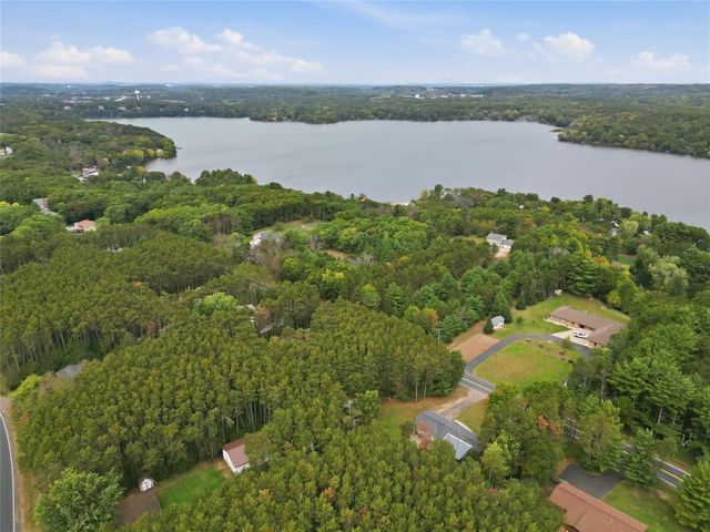 435 S Beach Drive, Altoona, WI 54720