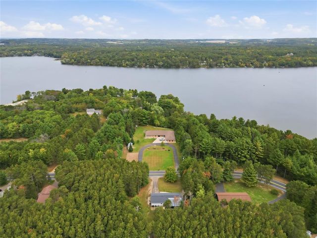 435 S Beach Drive, Altoona, WI 54720