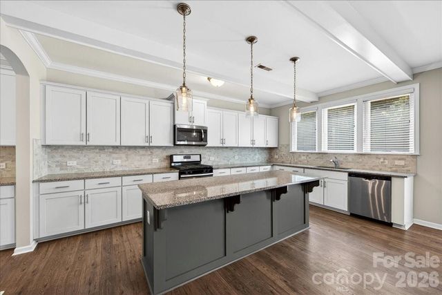 2053 Pine Siskin Court, Fort Mill, SC 29707