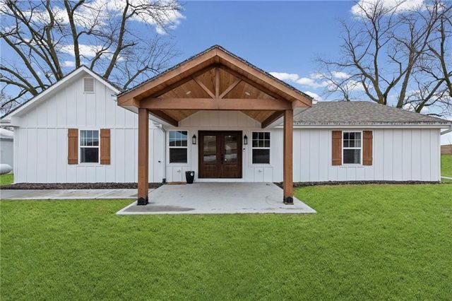 17391 State Route 371 Highway, Faucett, MO 64448