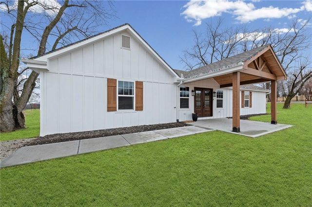 17391 State Route 371 Highway, Faucett, MO 64448