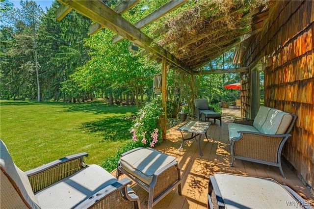 5948 Chestnut Road, Newfane, NY 14108