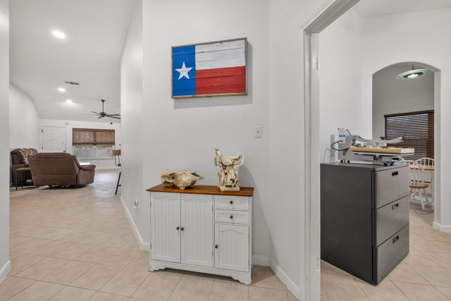 900 Rosemont CT, Leander, TX 78641