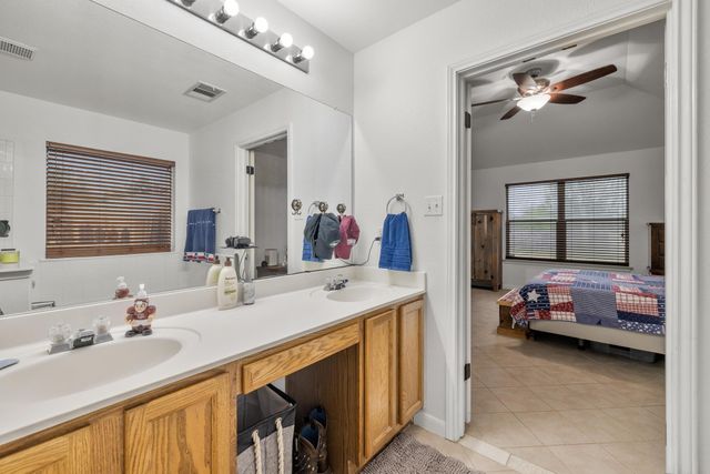 900 Rosemont CT, Leander, TX 78641