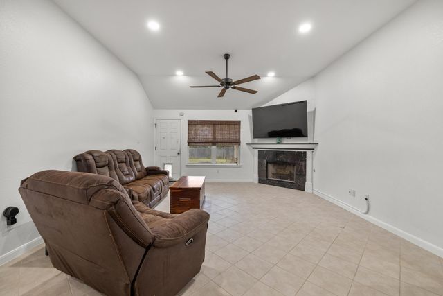 900 Rosemont CT, Leander, TX 78641