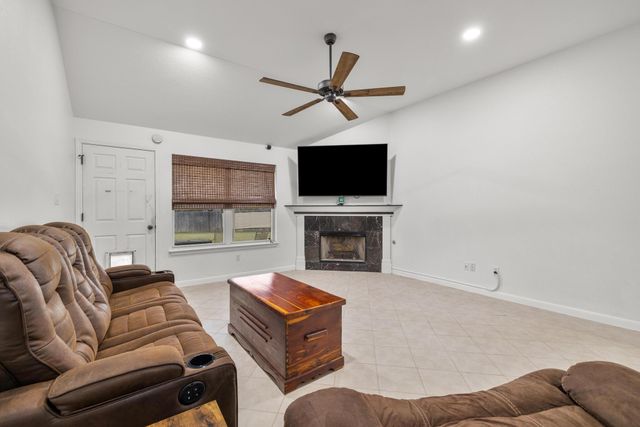 900 Rosemont CT, Leander, TX 78641