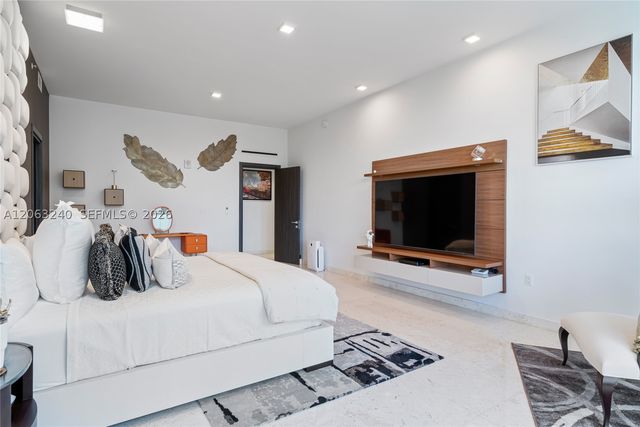 3581 E Glencoe St 505, Miami, FL 33133