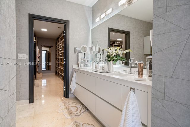 3581 E Glencoe St 505, Miami, FL 33133