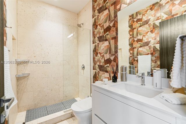 3581 E Glencoe St 505, Miami, FL 33133