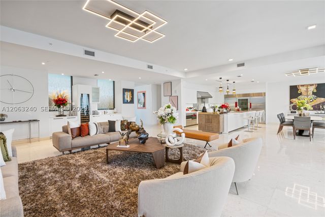 3581 E Glencoe St 505, Miami, FL 33133