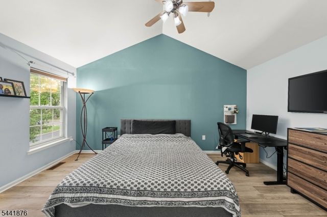 8 Henry Ct, Plainsboro Twp., NJ 08536