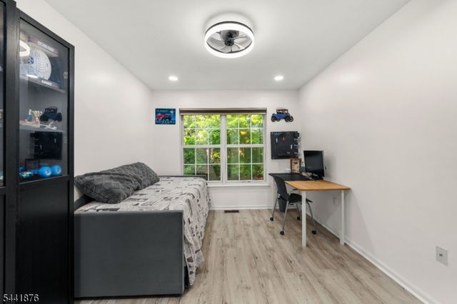8 Henry Ct, Plainsboro Twp., NJ 08536