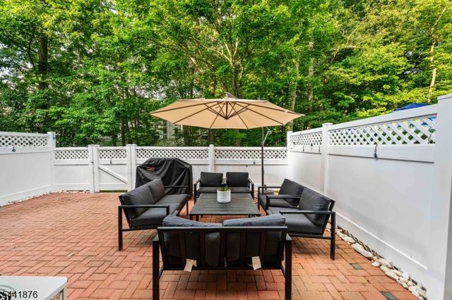 8 Henry Ct, Plainsboro Twp., NJ 08536