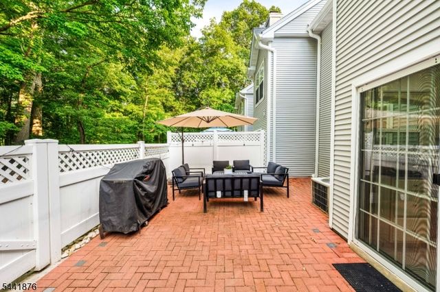 8 Henry Ct, Plainsboro Twp., NJ 08536
