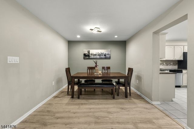 8 Henry Ct, Plainsboro Twp., NJ 08536