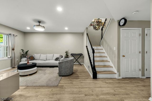 8 Henry Ct, Plainsboro Twp., NJ 08536