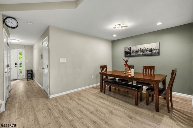8 Henry Ct, Plainsboro Twp., NJ 08536