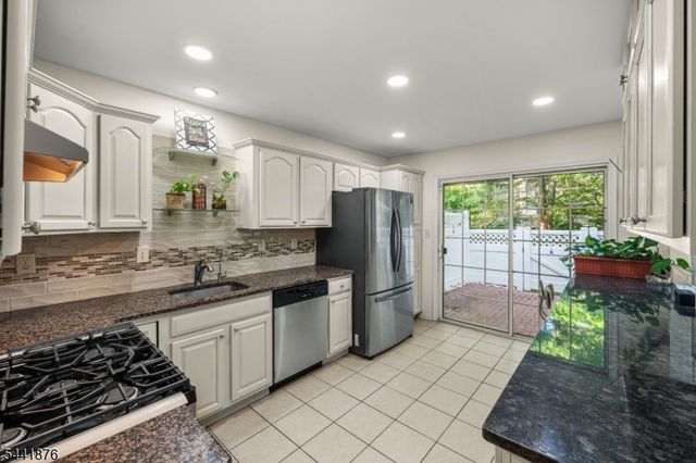 8 Henry Ct, Plainsboro Twp., NJ 08536