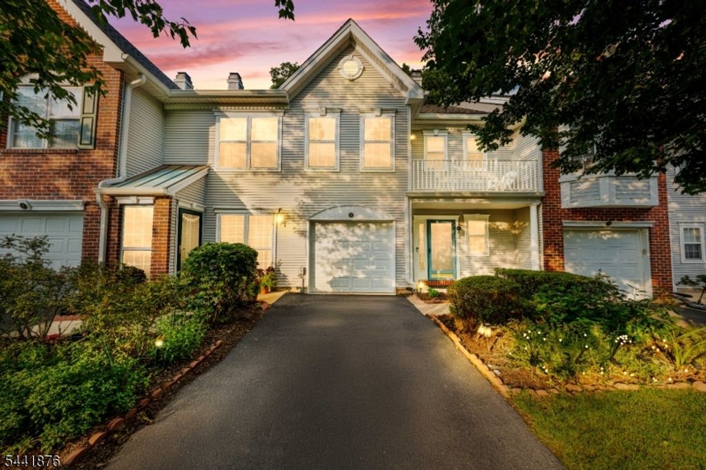 8 Henry Ct, Plainsboro Twp., NJ 08536