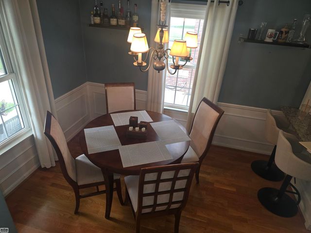 1830 Kenmore Drive, Grosse Pointe Woods, MI 48236