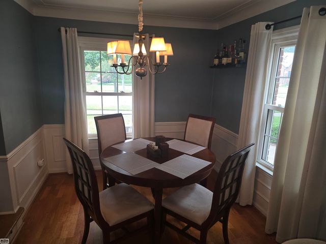 1830 Kenmore Drive, Grosse Pointe Woods, MI 48236