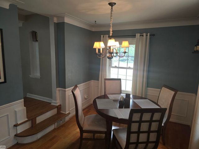 1830 Kenmore Drive, Grosse Pointe Woods, MI 48236