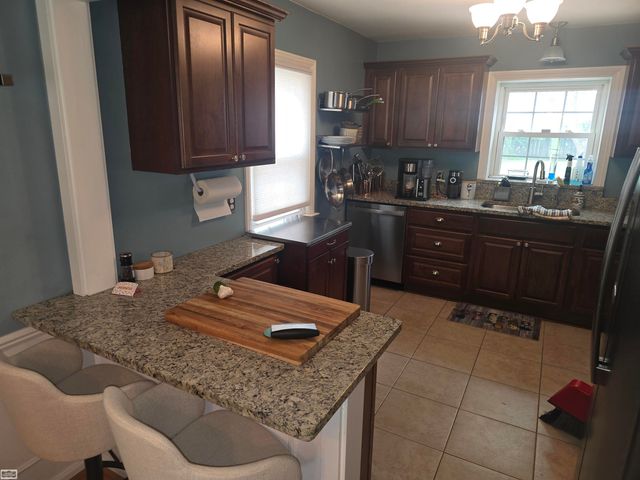 1830 Kenmore Drive, Grosse Pointe Woods, MI 48236
