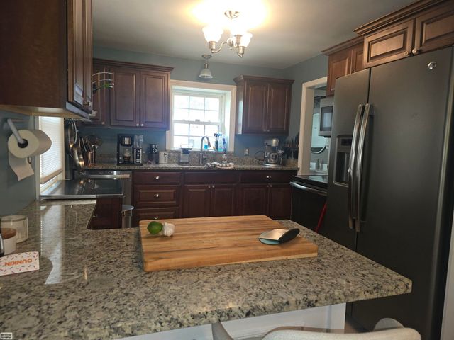 1830 Kenmore Drive, Grosse Pointe Woods, MI 48236